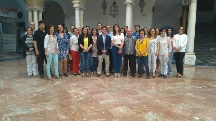 Responsables del curso y empresarios en la jornada de clausura