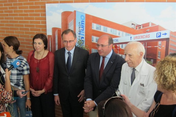 Pedro Antonio Sánchez junto al ministro Alfonso Alonso en La Arrixaca
