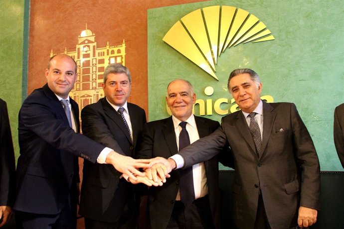 Unicaja firma convenios con asociaciones turísticas