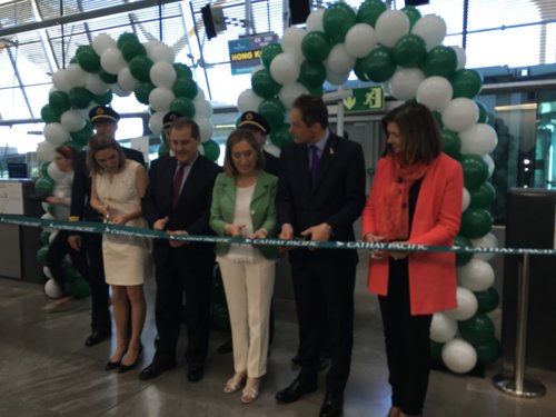 Pastor asiste al estreno de la ruta Madrid-Hong Kong