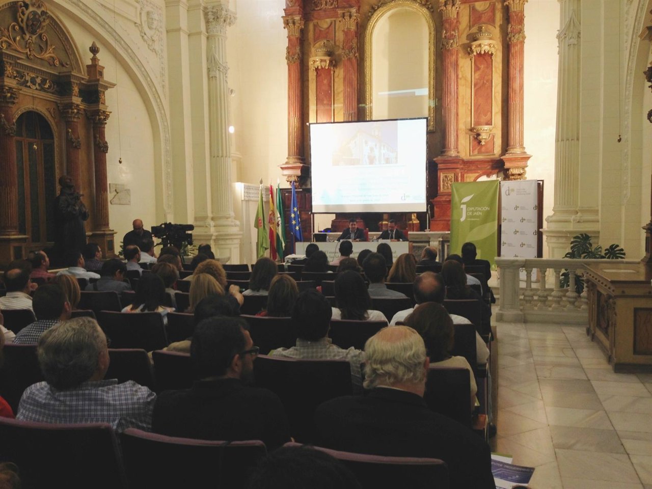 Apertura de la jornada sobre novedades legislativas en administraciones.