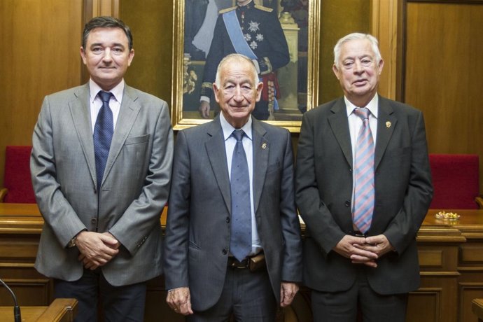 El nuevo director de la UNED ha tomado posesión de su cargo con un acto oficial.