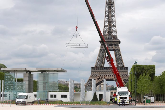 Preparativos de la 'fan zone' para la Eurocopa en París