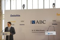 Rivera pide a Colau que haga cumplir la ley a los 'okupas'