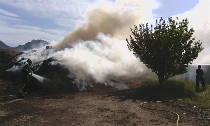 Imagen del incendio declarado en un secadero de especias de Jumilla
