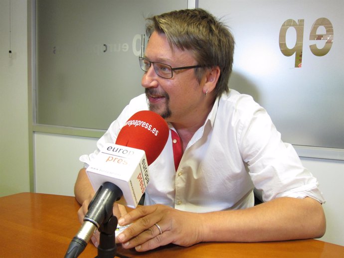 Xavier Domènech (EncomúPodem) en una entrevista de Europa Press