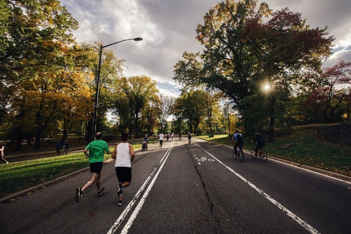 Hombres corriendo