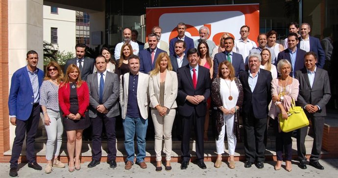 Juan Marín junto con candidatos al Congreso y al Senado