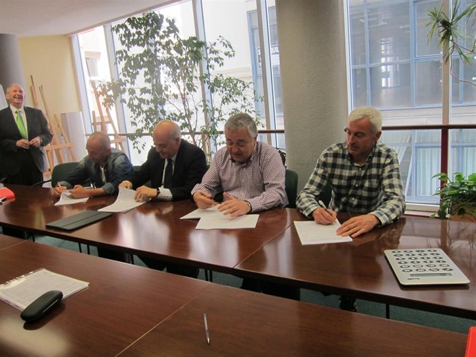 Firma del acuerdo de Sniace