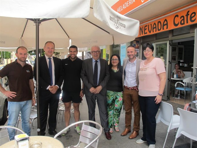 Sánchez Maldonado visita el centro comercial abierto de Cuevas del Almanzora