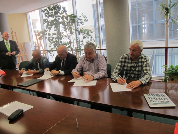 Firma del acuerdo de Sniace