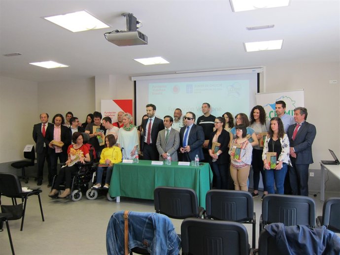 El conselleiro de Política Social, José Manuel Rey Varela y miembros del Cermi