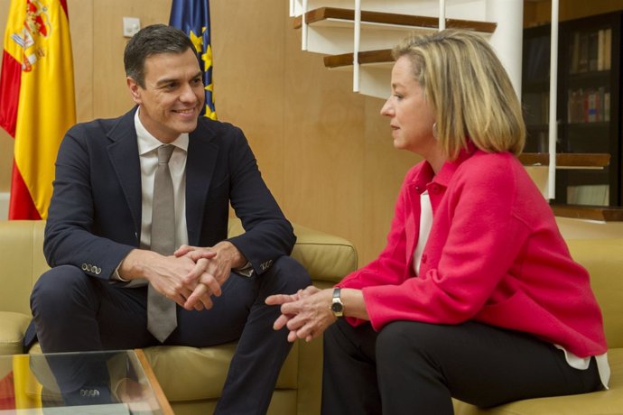 Pedro Sánchez y Ana Oramas