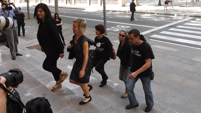 Ester Quintana a su llegada a la Audiencia de Barcelona