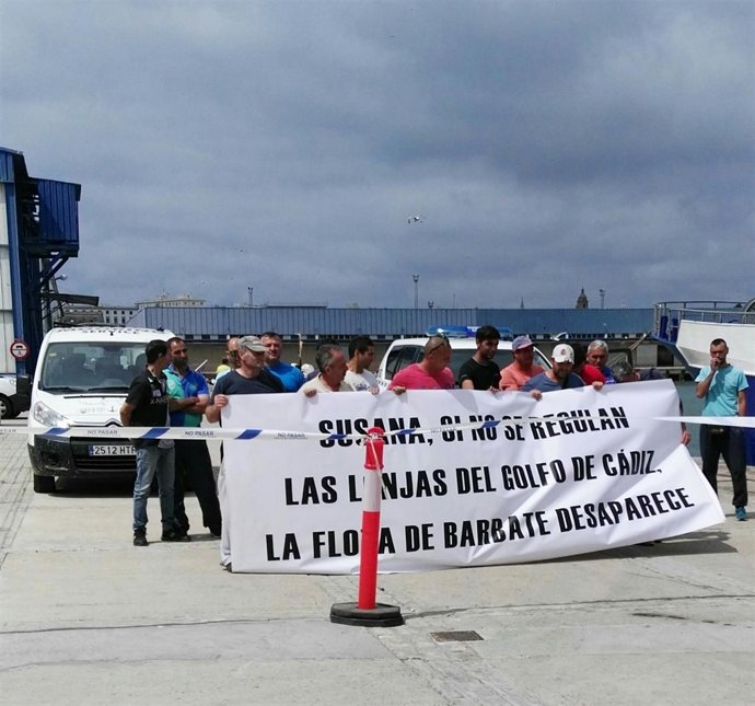 Pescadores protestan por la regulación de las lonjas del Golfo de Cádiz