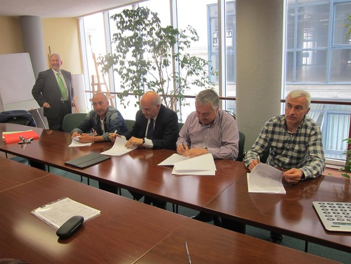 Firma del acuerdo laboral de Sniace