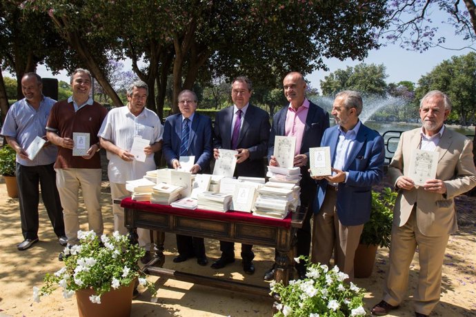 Donación de libros en el Parque Amate
