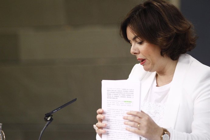 Rueda de prensa de Santamaría tras el Consejo de Ministros