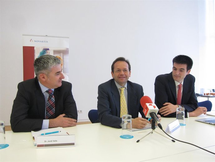 Valls, Daudén y Arias en rueda de prensa hoy tras asistir al Congreso