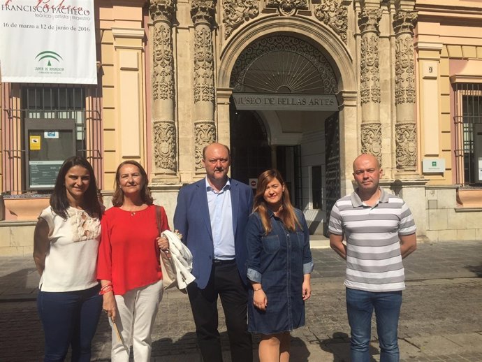 Los socialistas ante el Bellas Artes.