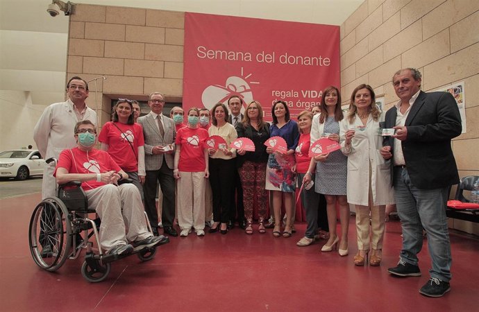 Autoridades en el Hospital Reina Sofía en la Semana del Donante