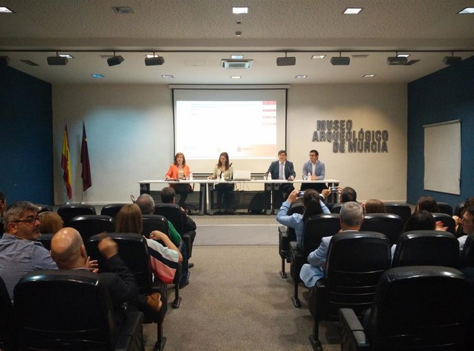 Encarna Molina, en una jornada sobre la recogida separada de residuos 