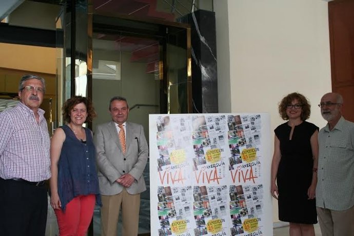 Alcalde (centro) durante la presentación