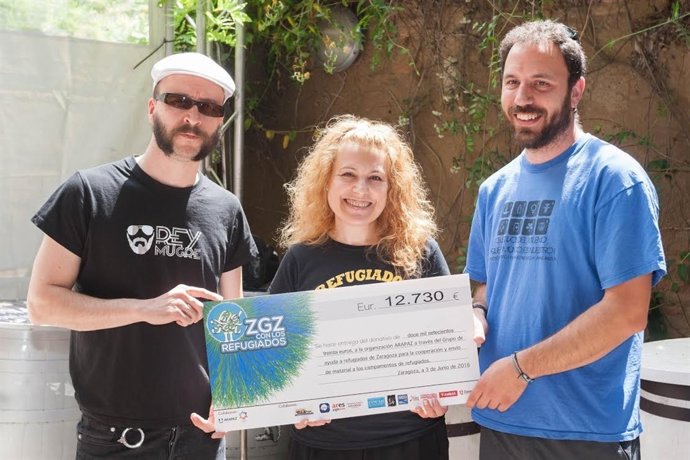 Entrega del cheque de LoveFestival a  Arapaz