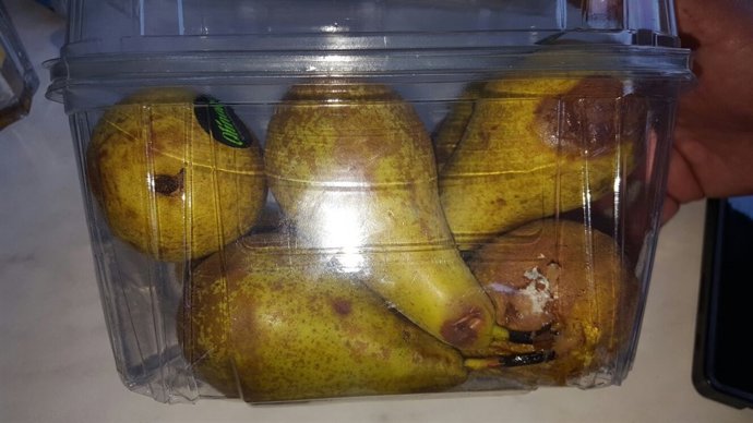 Fruta belga comprada este viernes por agricultores en un supermercado de Lleida