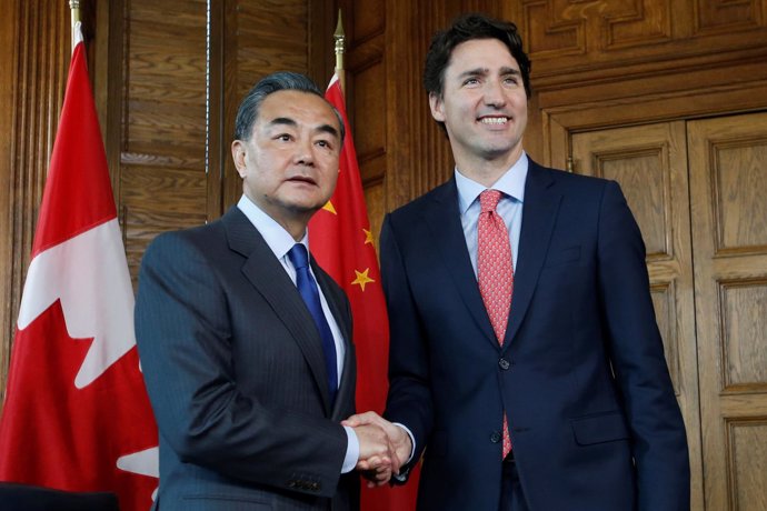 El ministro de Exteriores Chino, Wang Yi, y el primer ministro de Canadá,