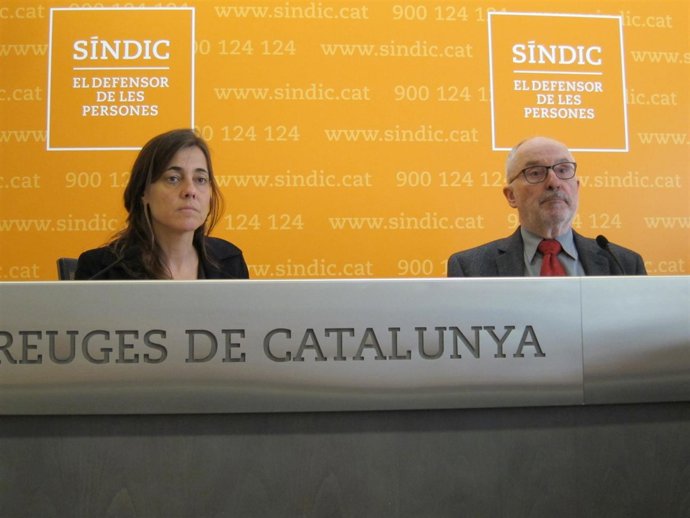 La adjunta para la defensa de los niños M.J.Larios y el Síndic de Greuges R.RIbó