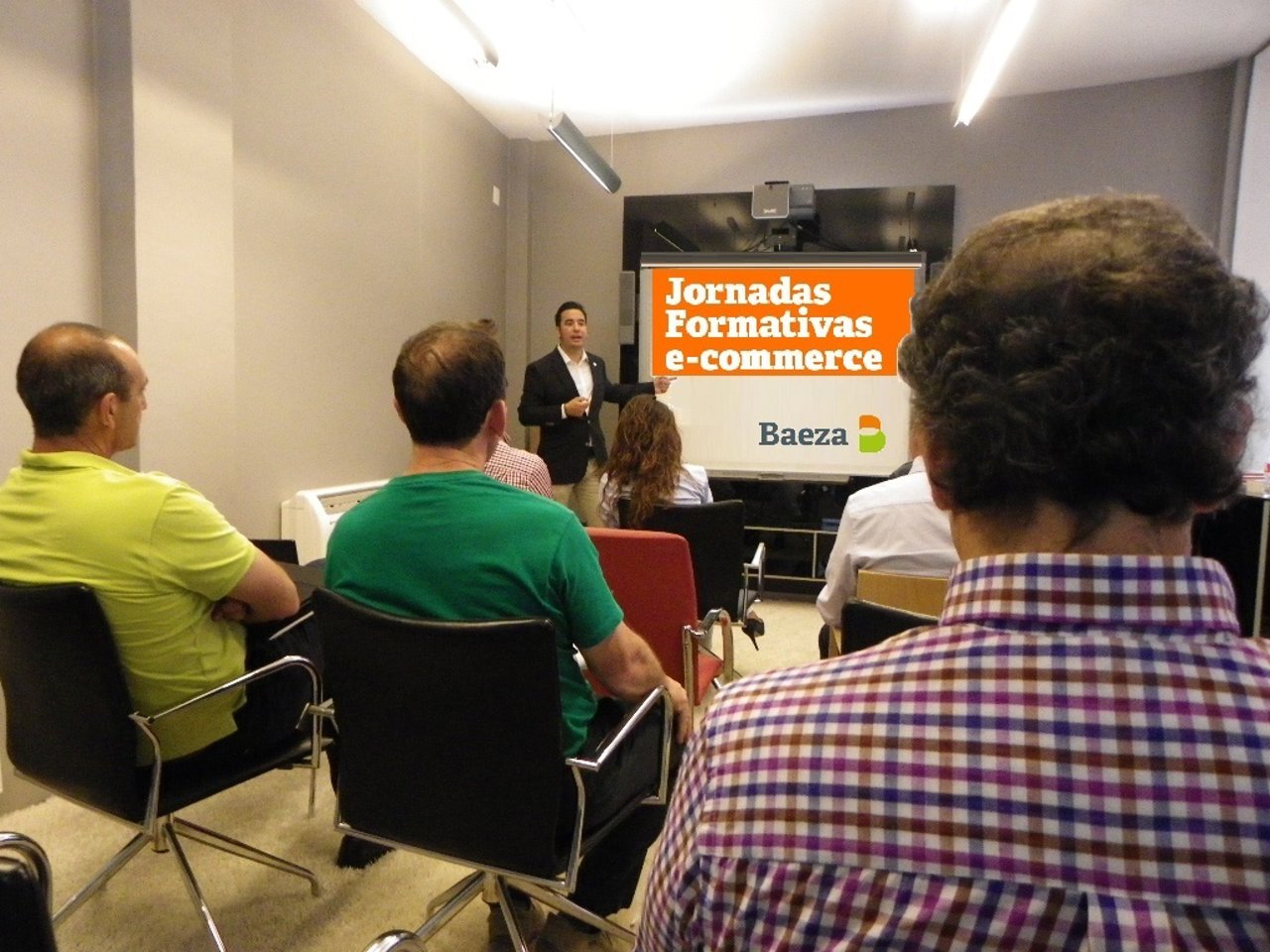 Baeza da cursos a empresarios