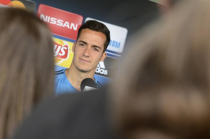 Lucas Vázquez en la zona mixta del Open Media Day del Real Madrid