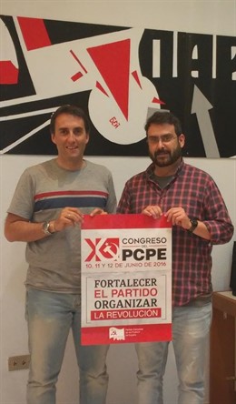 Sáenz y García con el cartel anunciador del Congreso