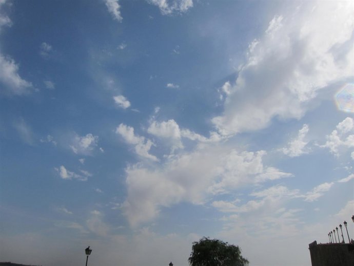 Nubes, nublado, buen tiempo, sol, temperaturas, despejado