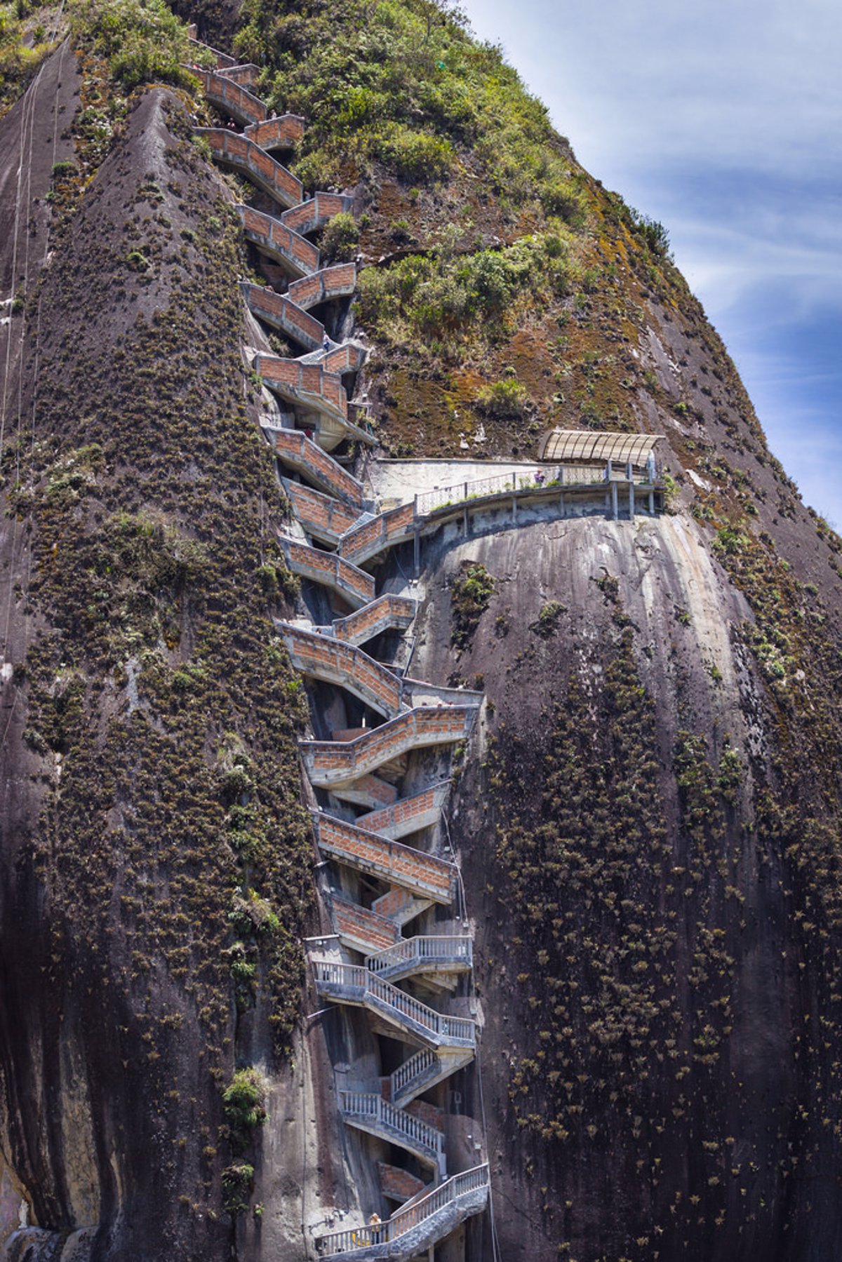 La Piedra del Peñol: unas escaleras al cielo en Medellín