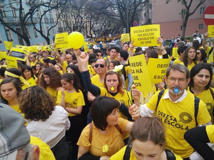 Manifestación por la escuela concertada en Lisboa