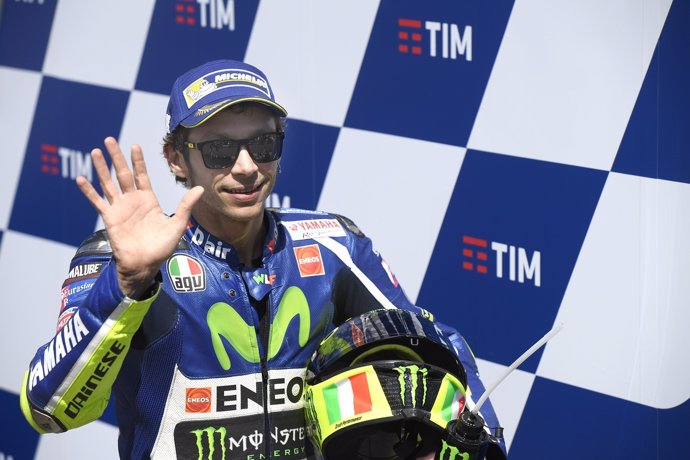 Valentino Rossi saludando en el GGPP de Italia 2016
