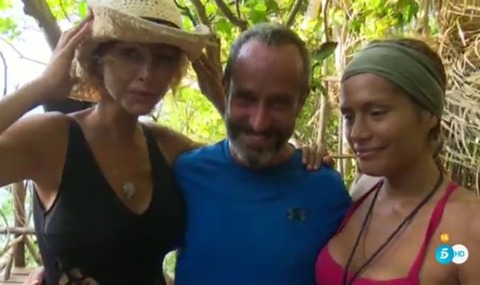 Victor sandoval con yurena y miriam 