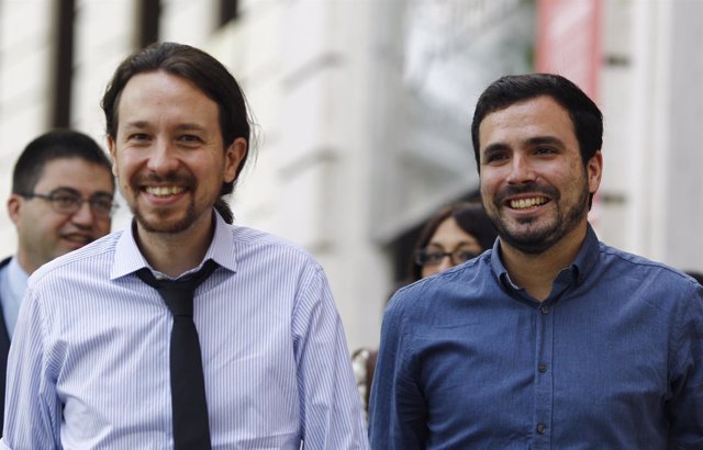 Pablo Iglesias y Alberto Garzón participan en un desayuno informativo