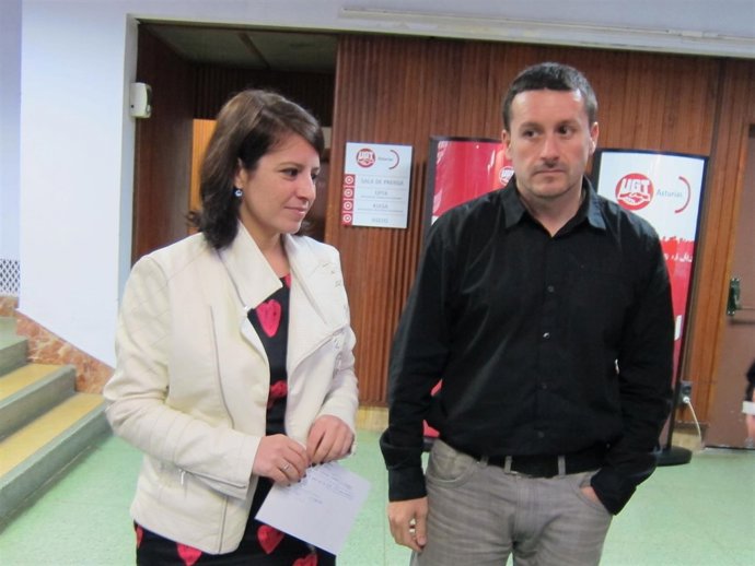 La candidata de la FSA-PSOE Adriana Lastra junto a Javier Fernández Lanero, UGT