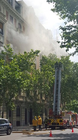 Imagen del humo generado en el incendio