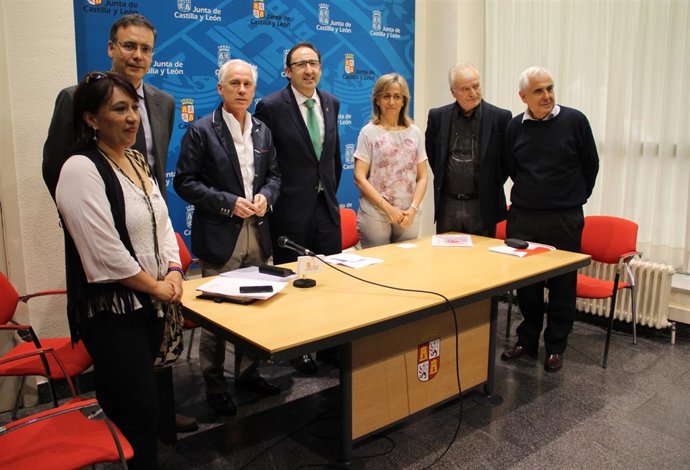 Los asistentes a la reunión sobre la Red de Protección