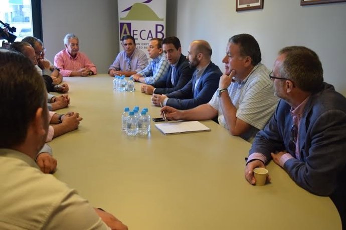 Los candidatos del PP con empresarios de Cabezo Beaza