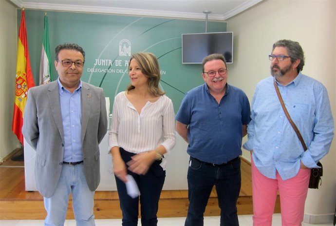 Ana Cobo, junto a los representantes de CSIF, UGT y CCOO en Jaén.