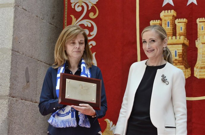 Victoria Pavón junto a Cristina Cifuentes    