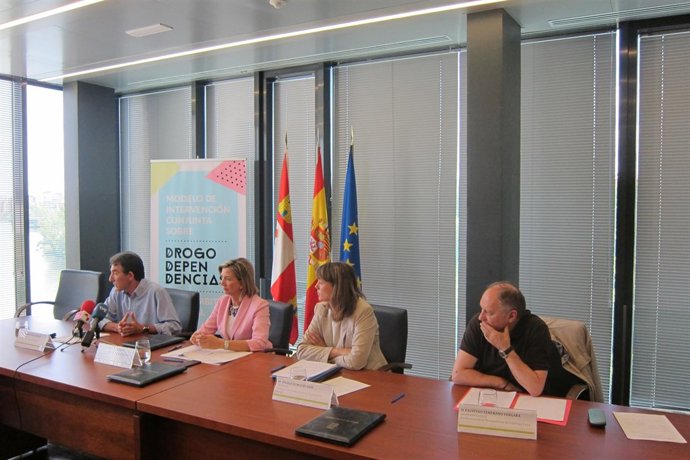 Firma del acuerdo para el modelo de intervención en drogodependencias