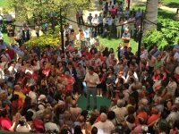 Sánchez señala que "no hay razón para quedarse en casa" y la solución es "el PSOE"