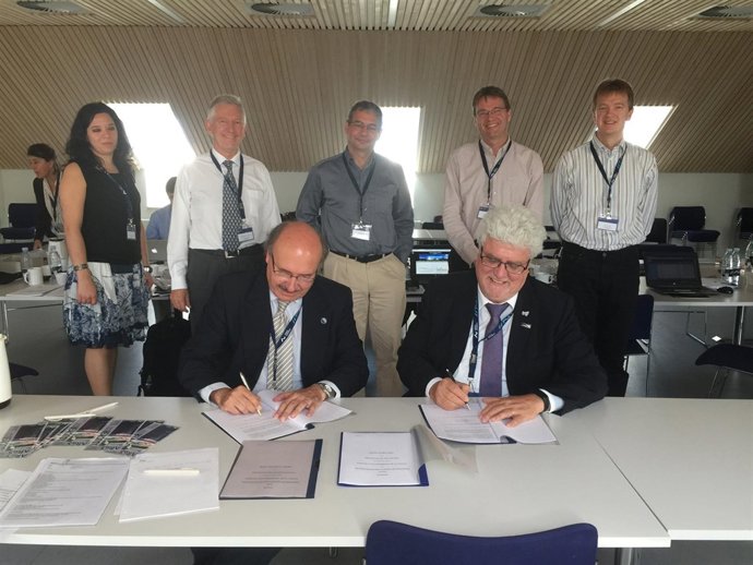 Firma del convenio con el Instituto Kiepenheuer de Física Solar 