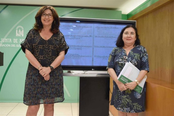 Delegada Cultura, Monsalud Bautista, y directora Archivo Provincial, Cruces